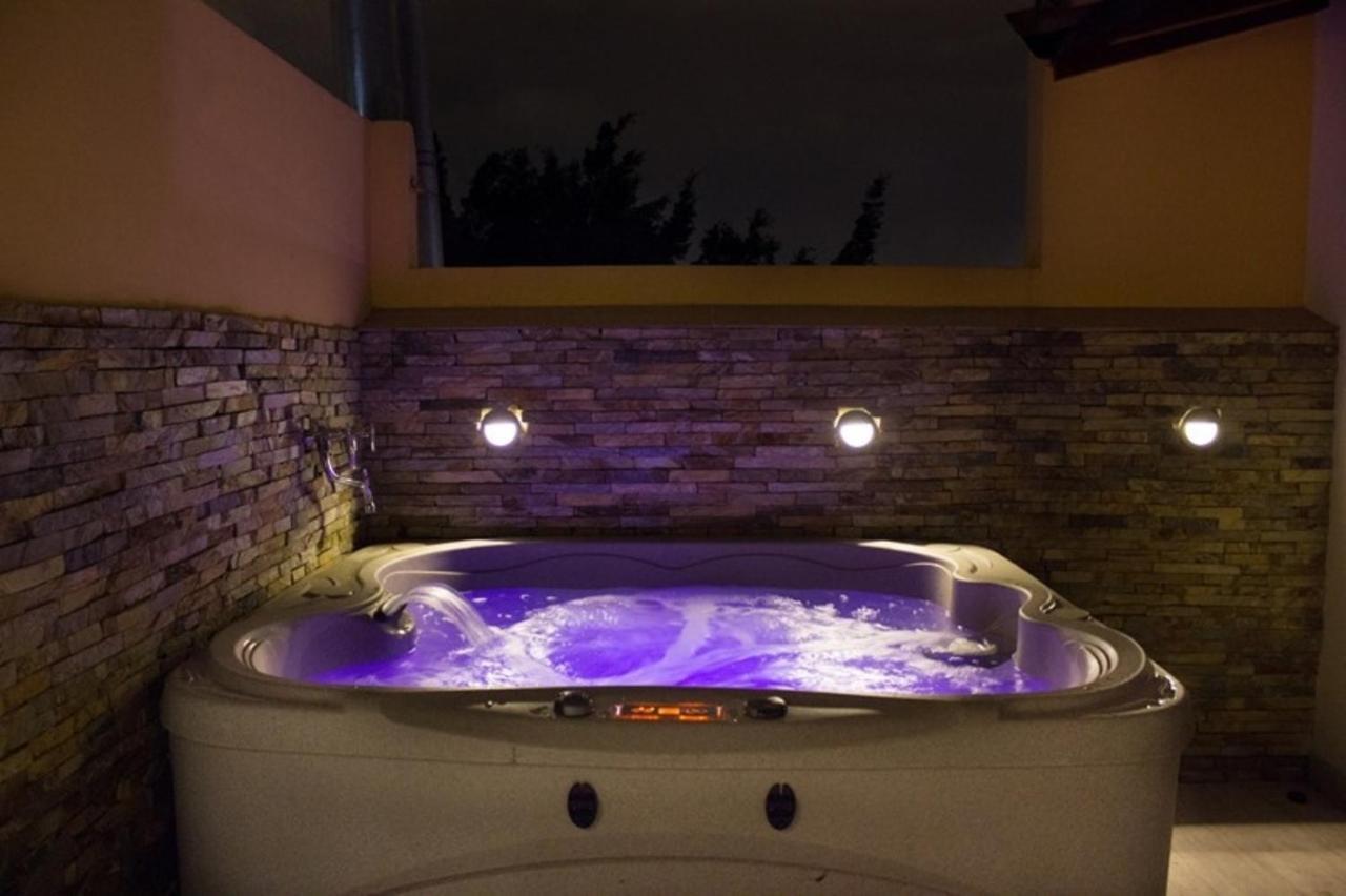 Apartamento Lleras Ac Hot Tub Medellín Eksteriør billede